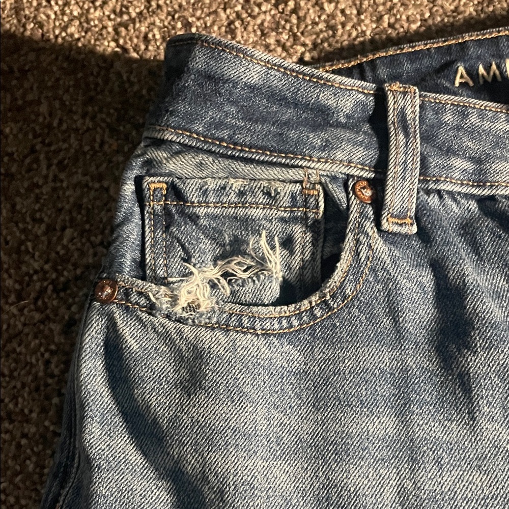American Eagle Outfitters Women's Light Blue Straight Leg Jeans - Picture 4 of 5